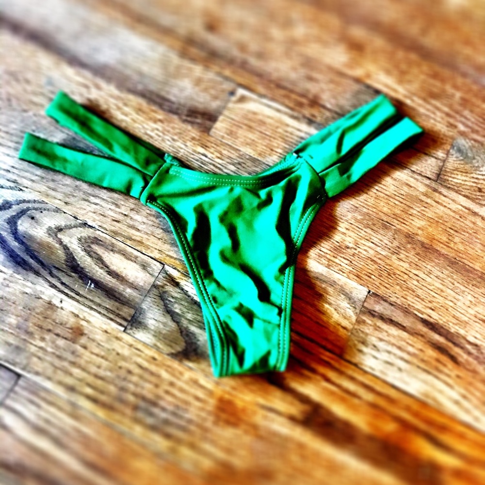 NWOT Women’s swim suit bottom